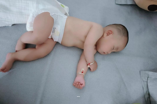 鸡西宝宝脸上有白色斑块 鸡西宝宝脸上有白色斑块